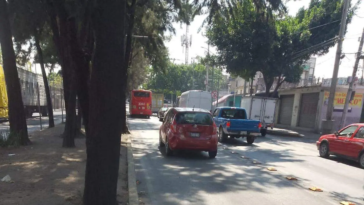 invasion carril de metrobus