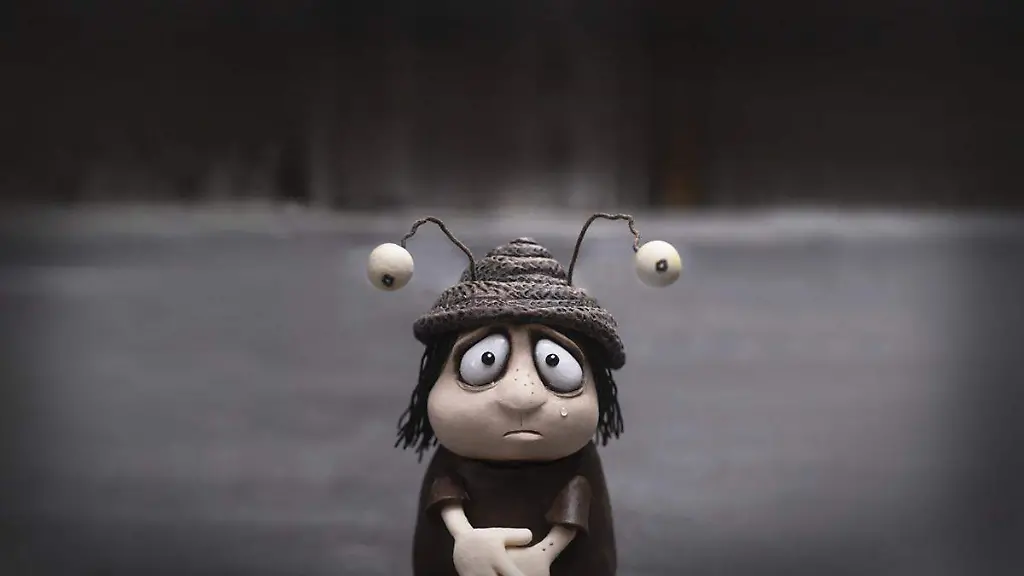  Niña que colecciona caracoles