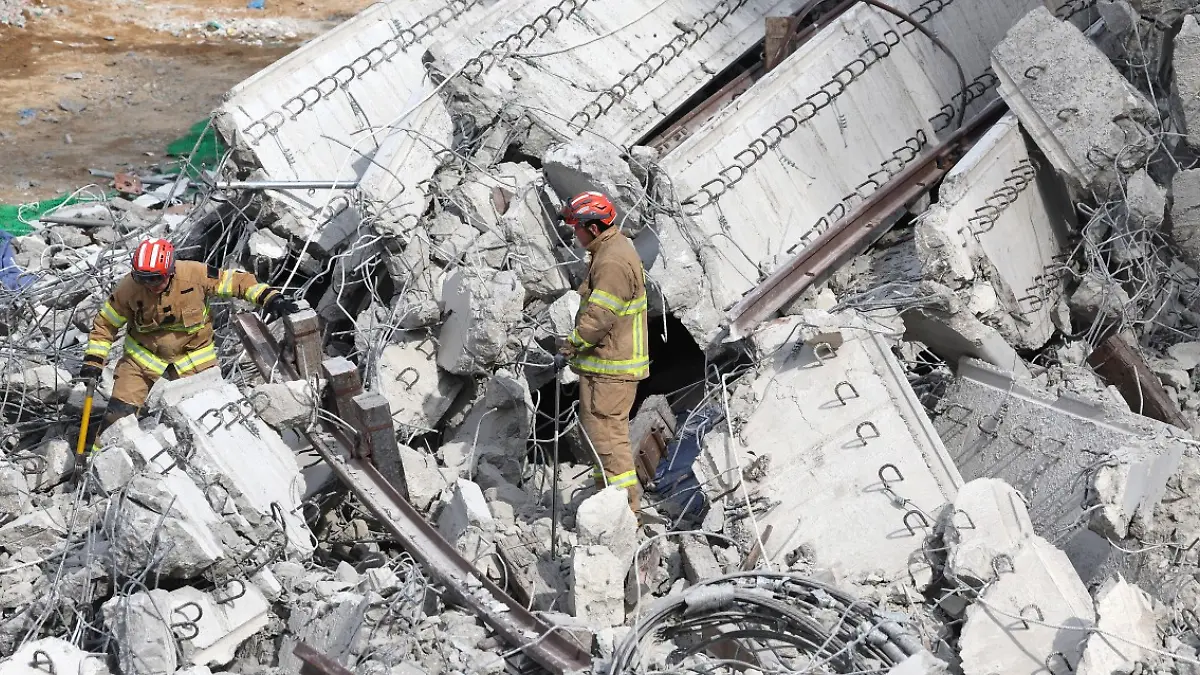 Rescate en colapso de puente en Corea del Sur
