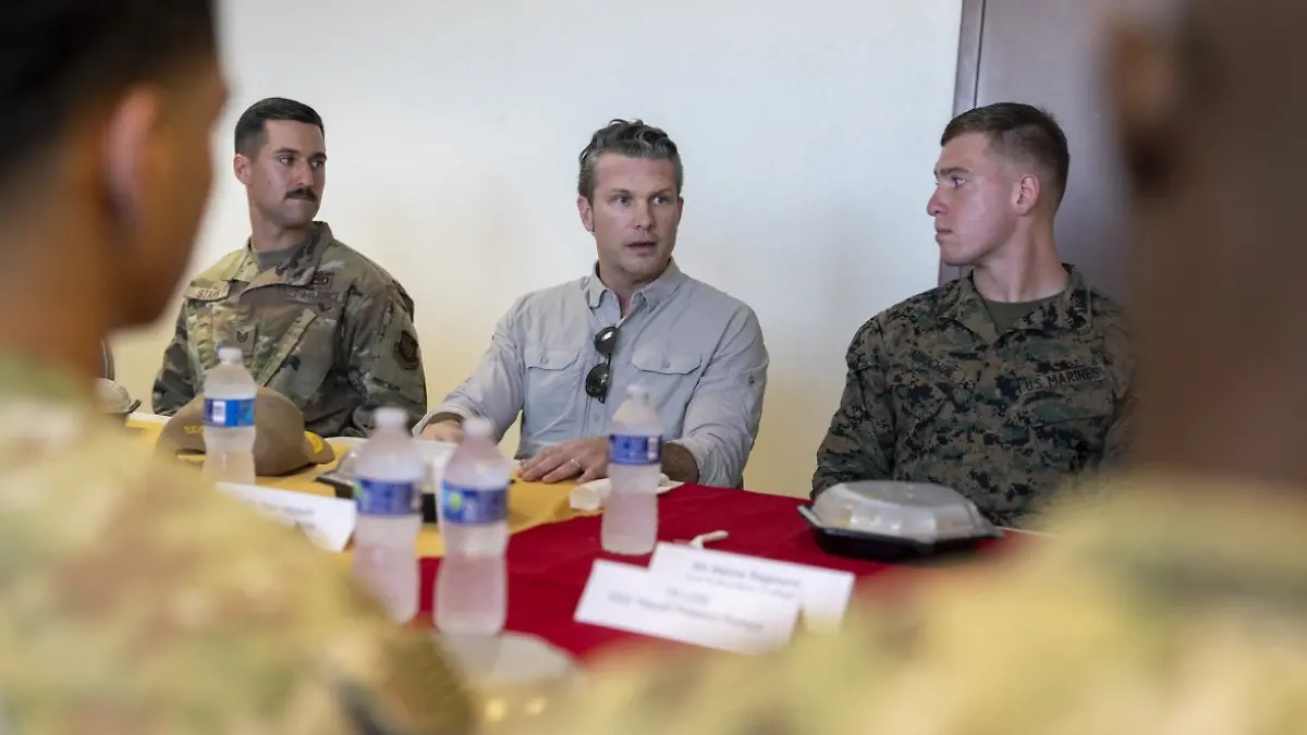 Jefe del Pentágono visita Guantánamo 