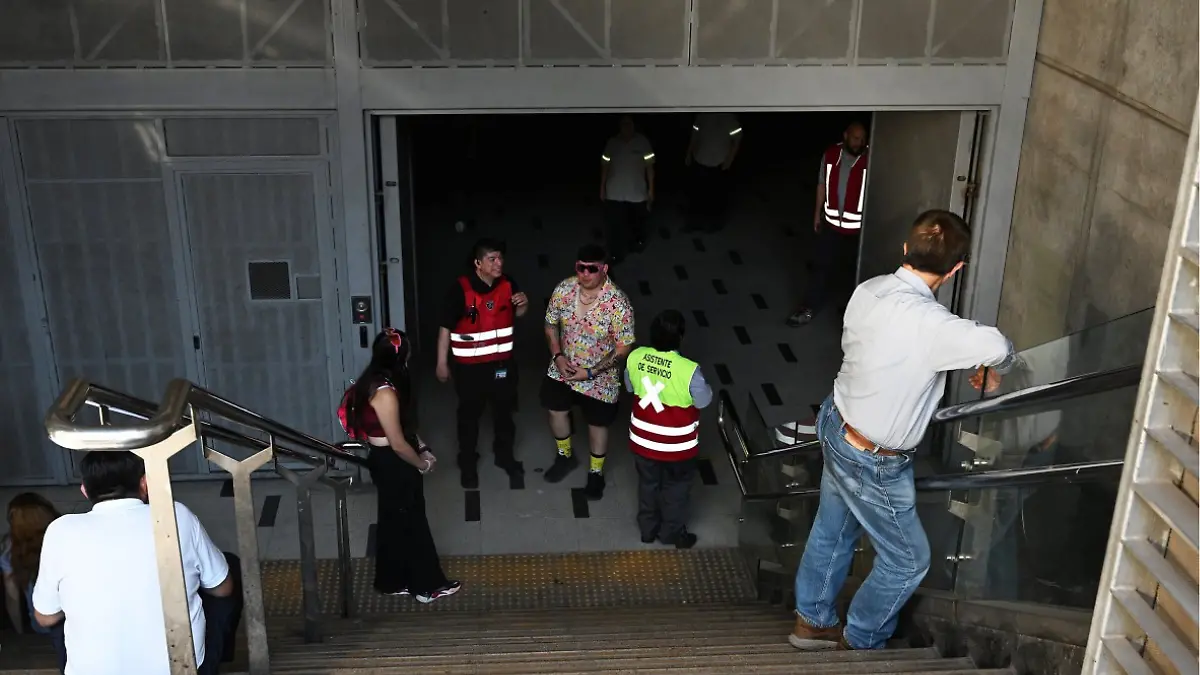 Apagón en Chile evacúan el metro 