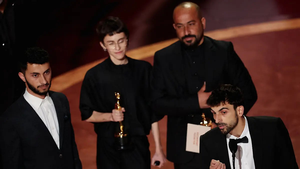 Basel Adra, Rachel Szor, Hamdan Ballal y Yuval Abraham 