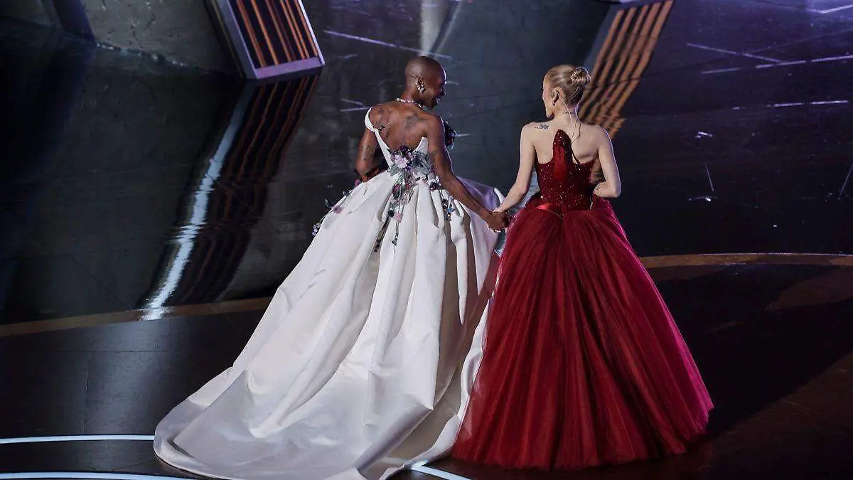 El director creativo de la firma Daniel Roseberry conserva la esencia de la marca