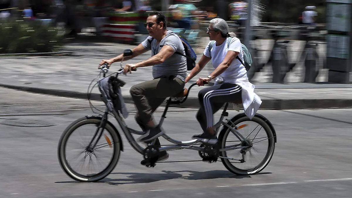 MUEVETE EN BICI-roberto hernandez