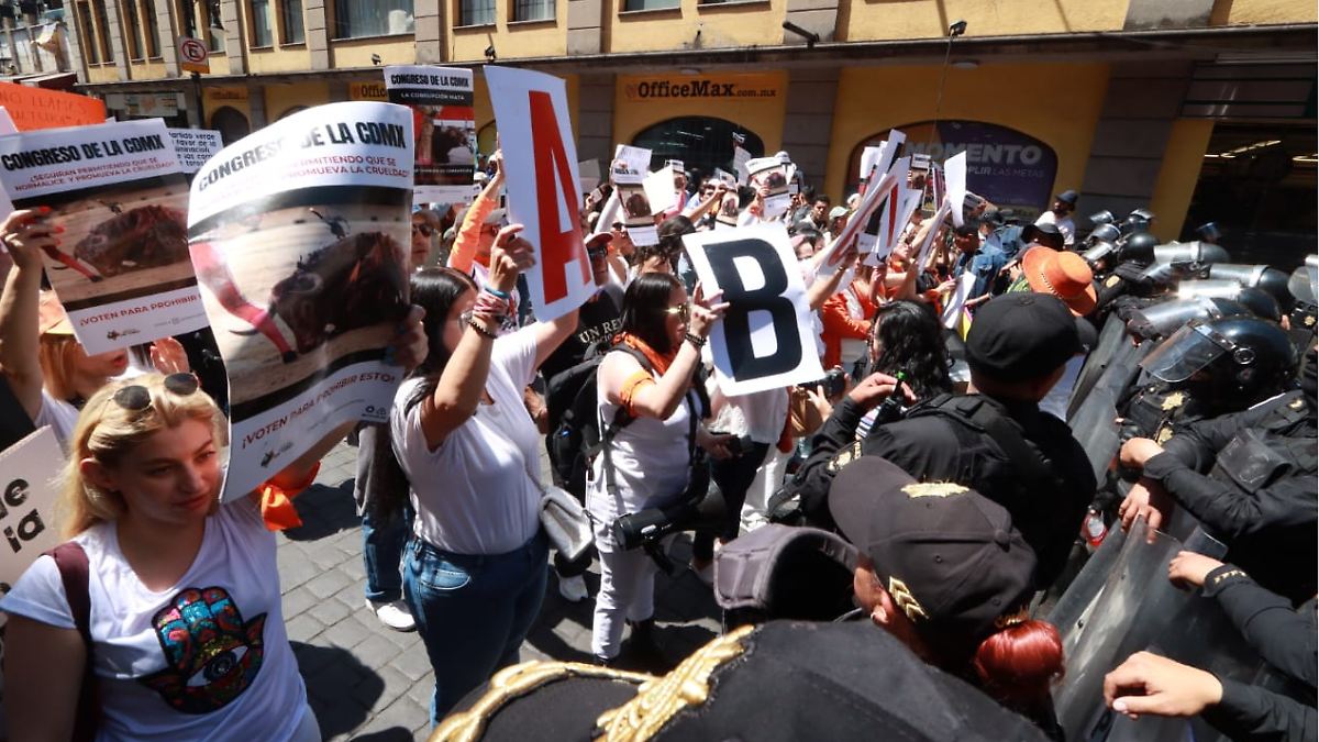 PROTESTA CONTRA CORRIDAS DE TOROS