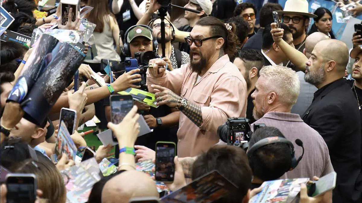 JASON MOMOA-omar flores