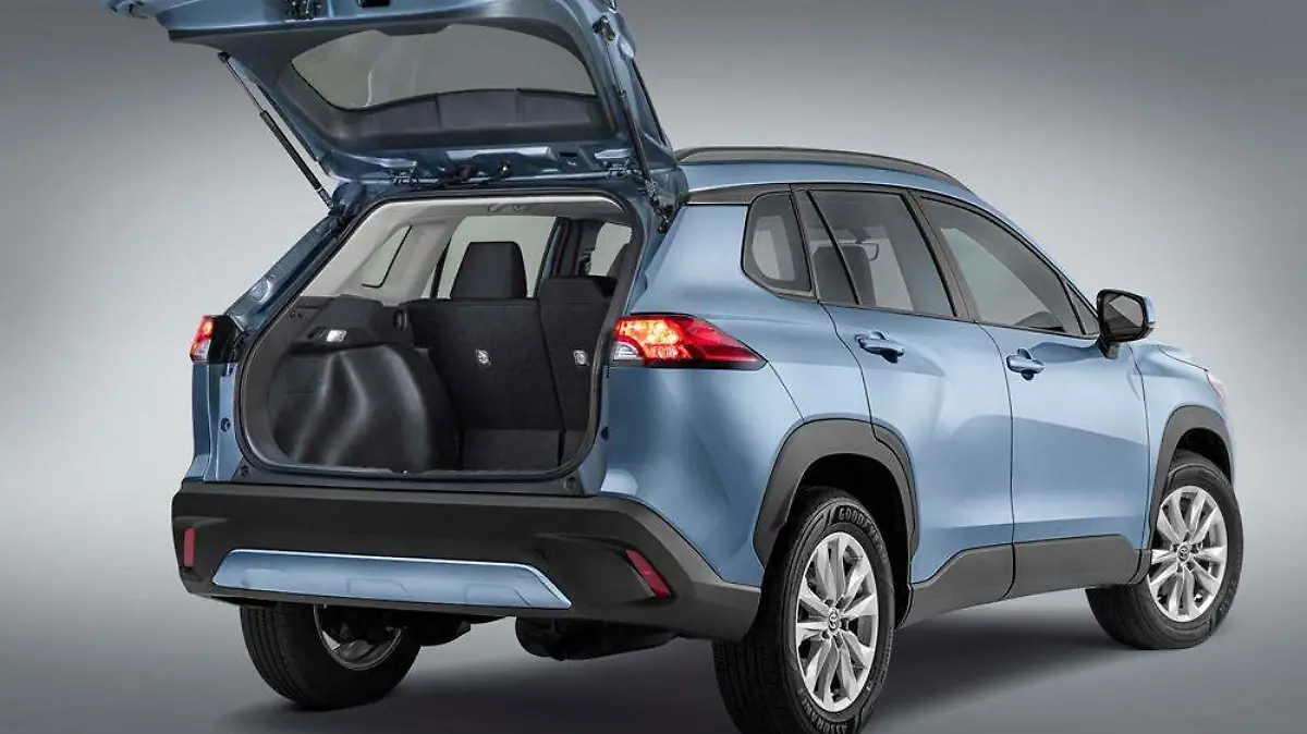 La cajuela tiene una capacidad de 430 litros, que puede aumentar en espacio al abatir la banca trasera.