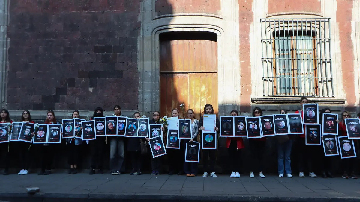 Protesta por incendio en estación de inmigración