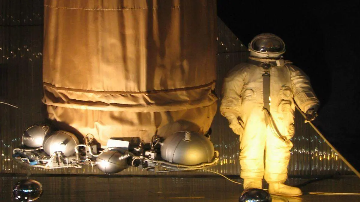 Módulo inflable y el traje espacial de Leonov.