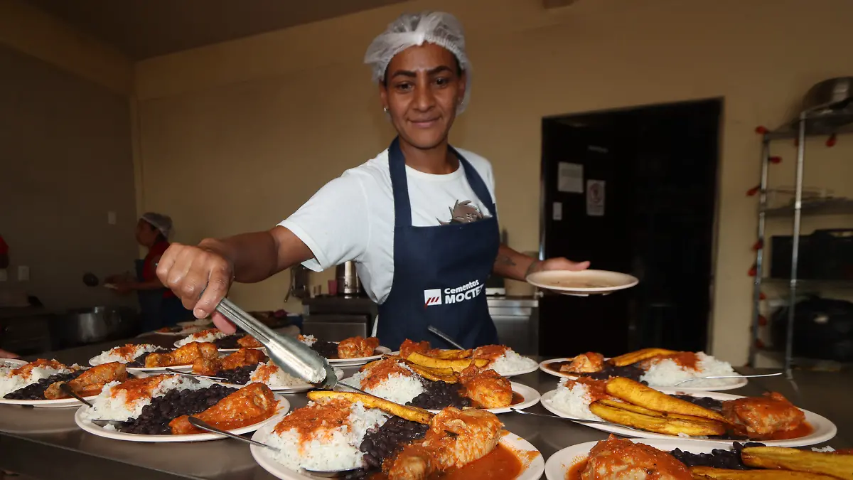 Migrantes alimentos refugio Arcángel Rafael