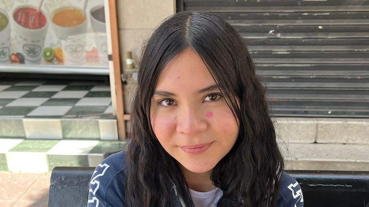 jóvenes en el gimnasio_rutina de ejercicio_andrea