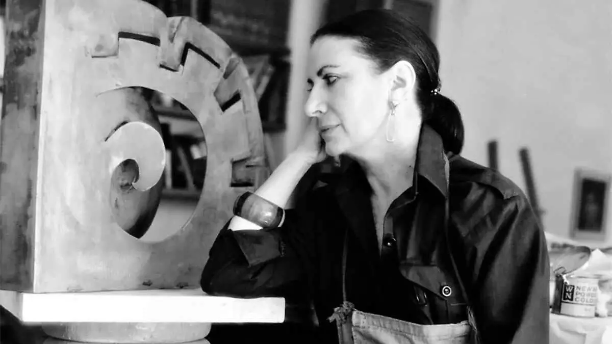 escultora mexicana Ángela Gurría