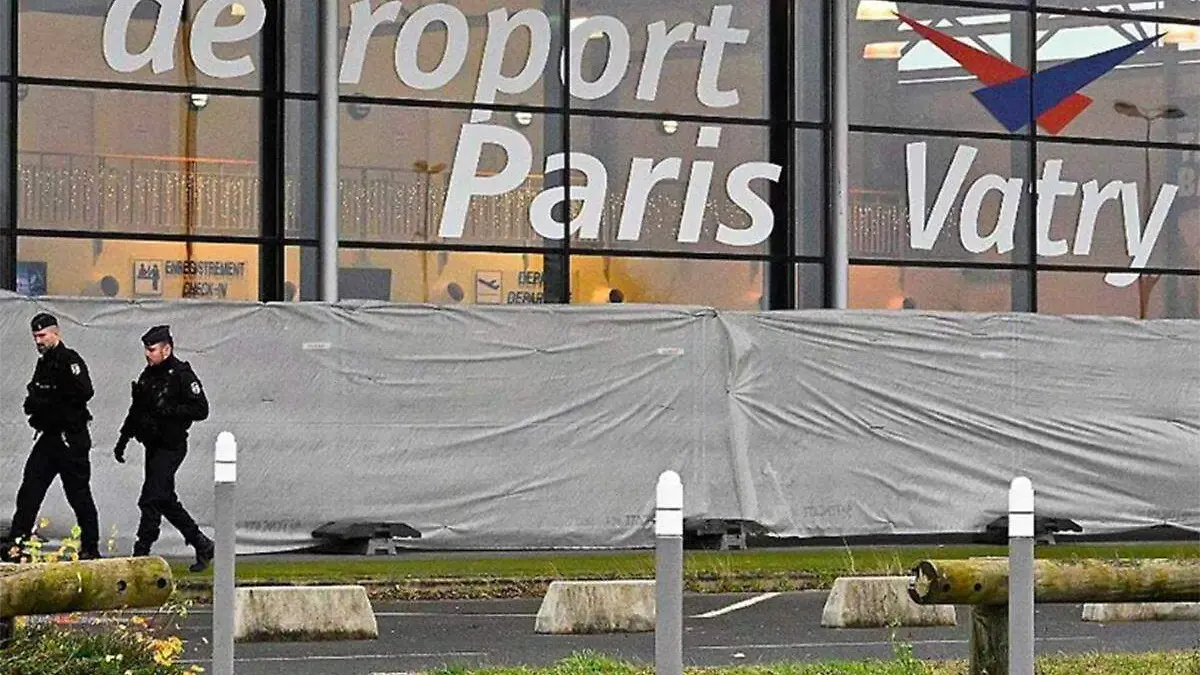 avion retenido en Paris