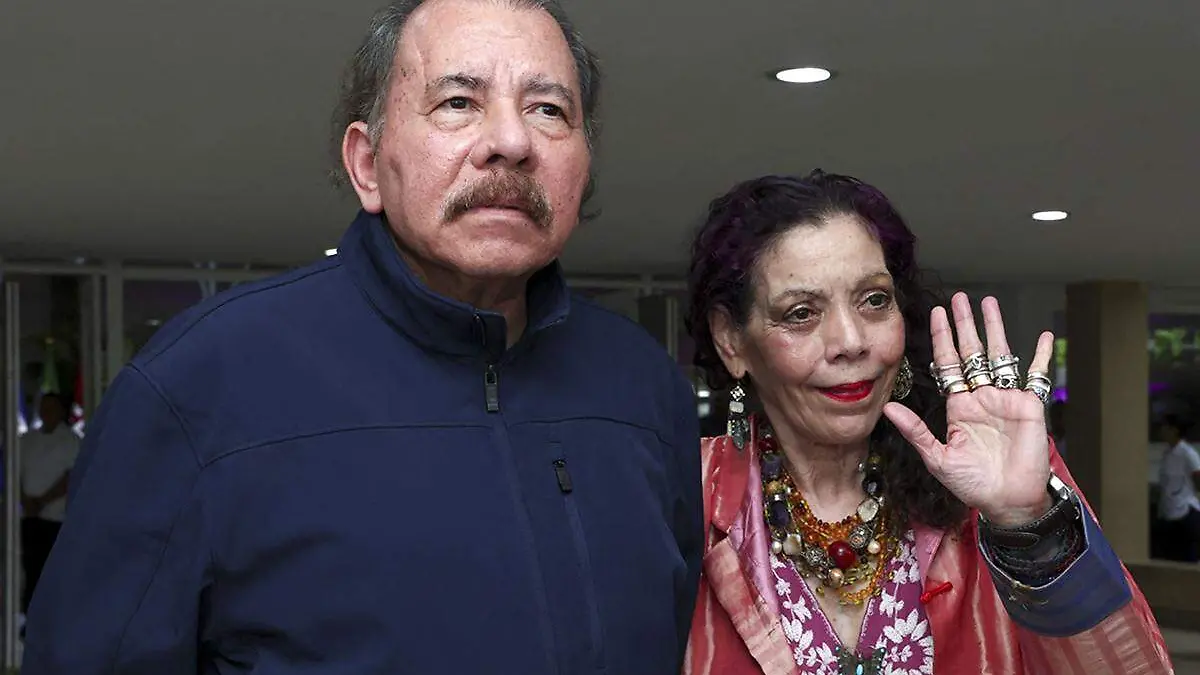 Daniel Ortega y su esposa