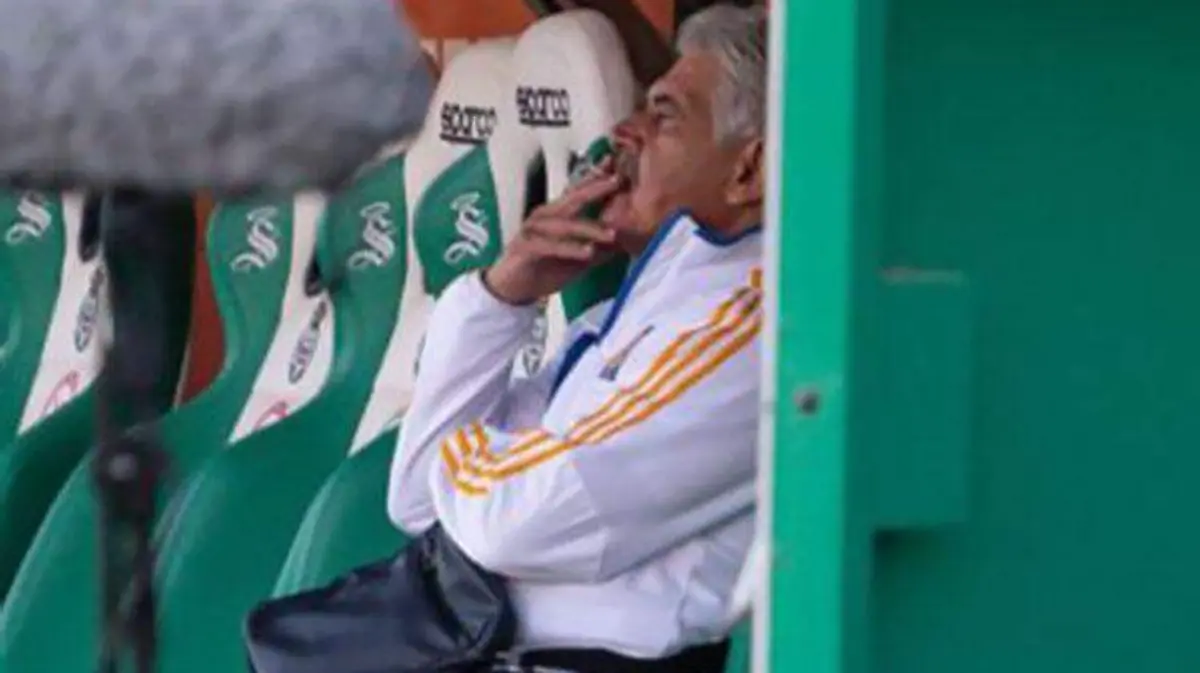 tuca fumando