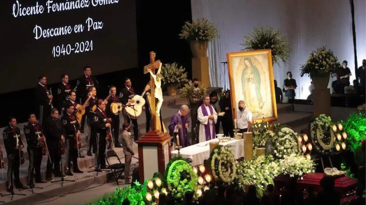 Despiden a Vicente Fernández con misa en la Arena VFG