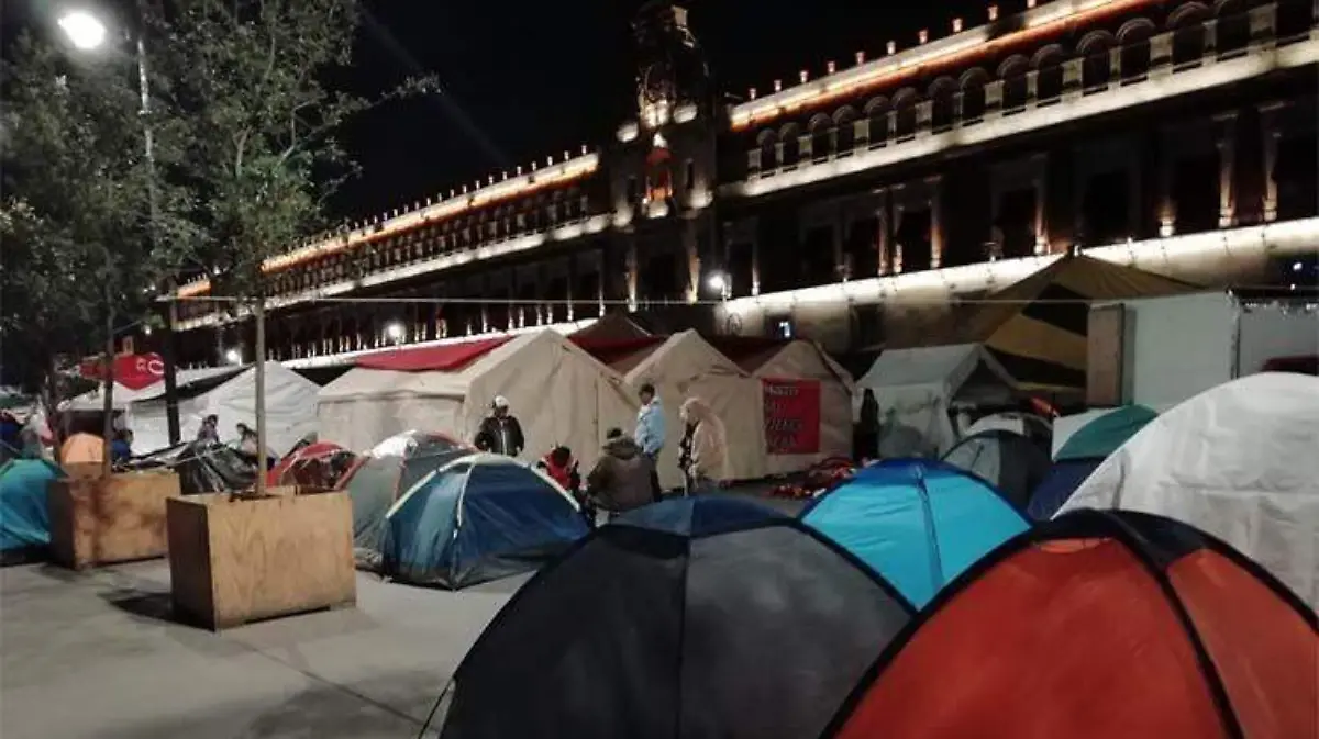 planton-zocalo-ernestomuñoz1