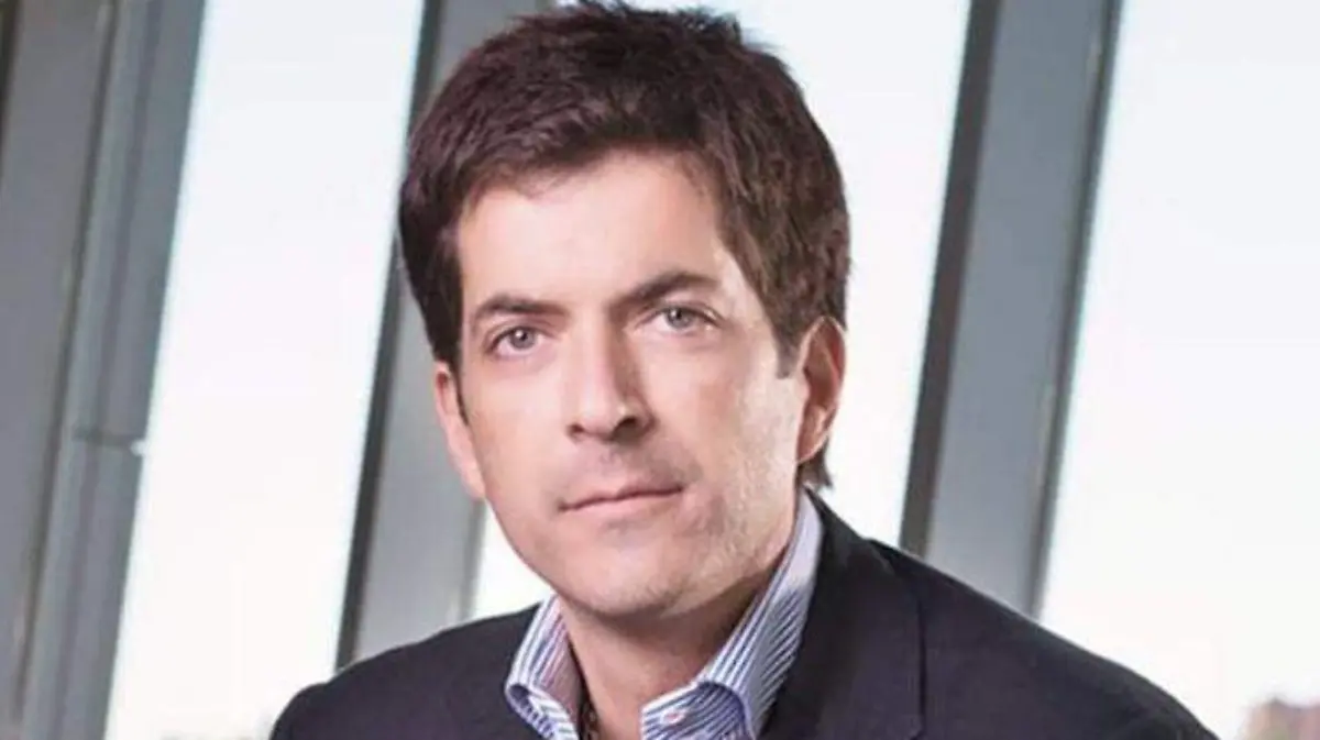 gonzalo gil white