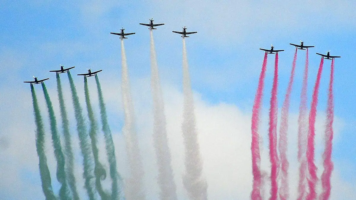 Aviones desfile militar