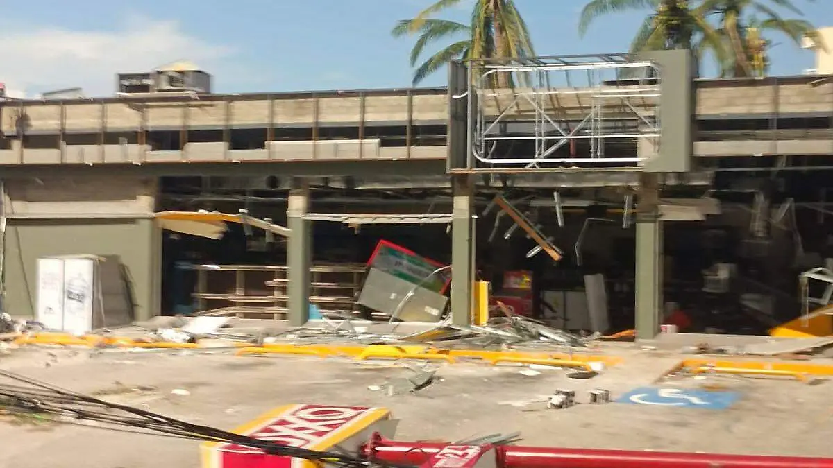 Afectaciones en Acapulco por huracán Otis  (1)