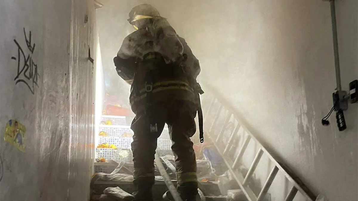 Incendio bomberos Monterrey3