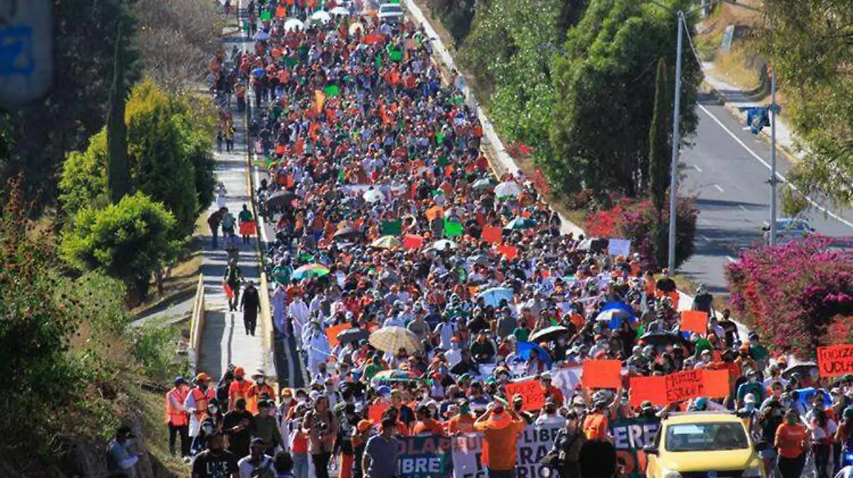 marcha UDLAP