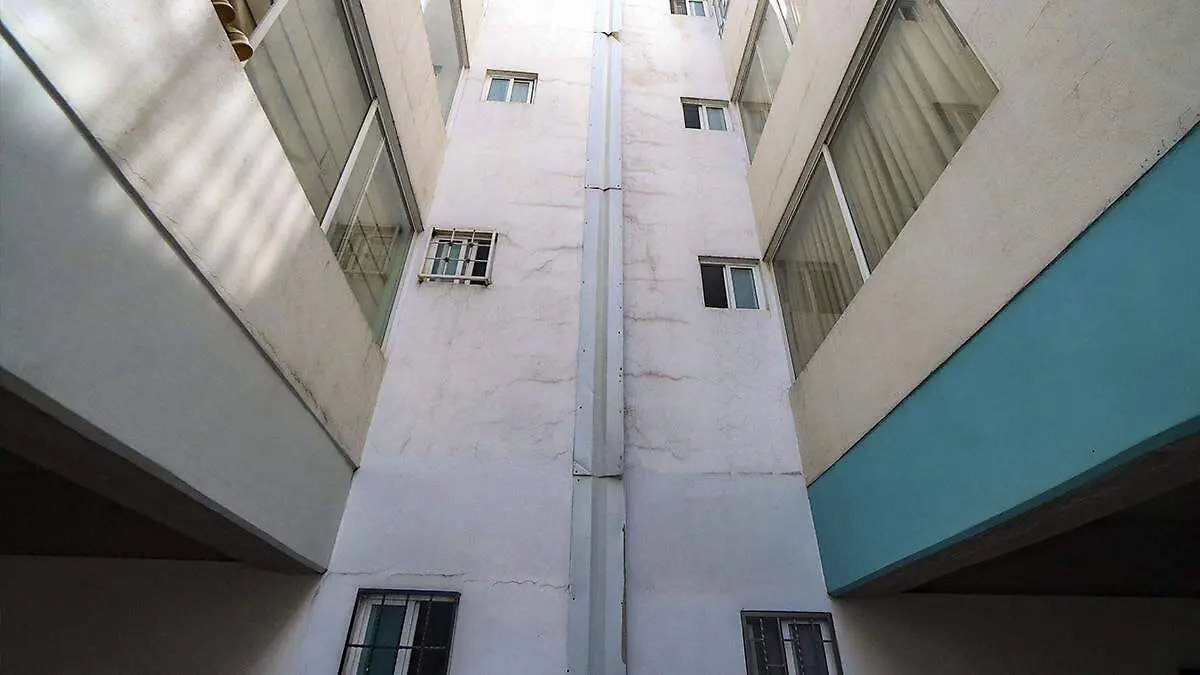 BUSCAN A CONSTRUCTORA POR FALLAS EN EDIFICIO-romina solis