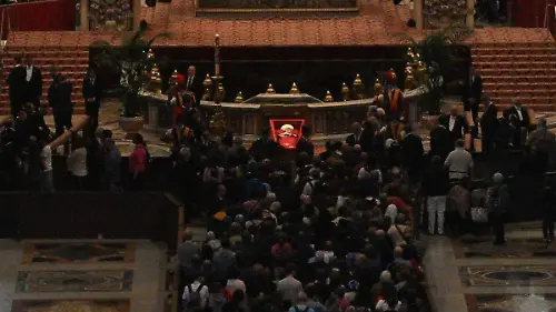 Sellan el féretro del Papa Francisco