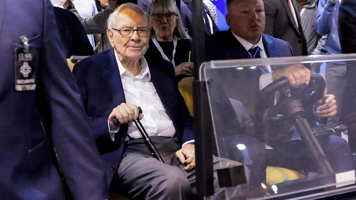 2025-05-03T083932Z_631614135_RC26J7A2Q1CP_RTRMADP_3_BERKSHIRE-BUFFETT