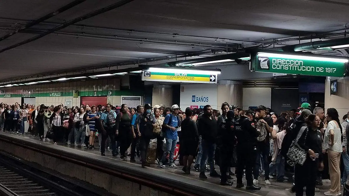 1021814_Gente fallas Metro Atlalilco_web