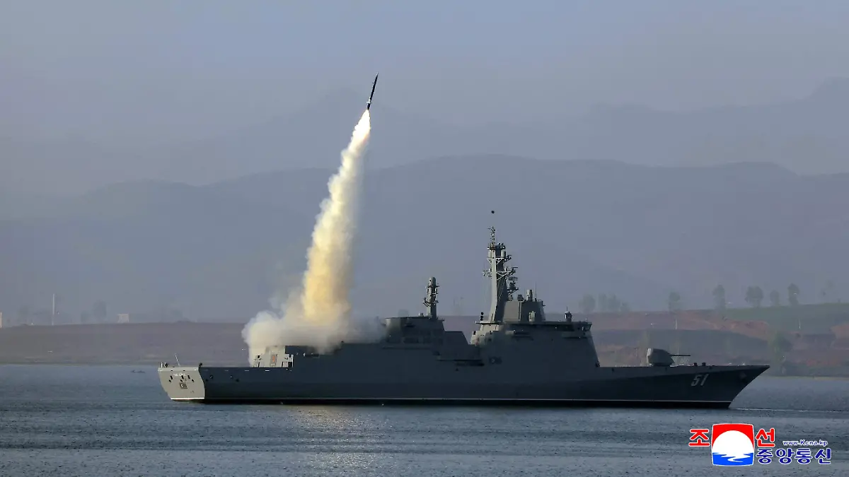 2025-04-29T235527Z_242459971_RC2X7EAV95UI_RTRMADP_3_NORTHKOREA-NAVY