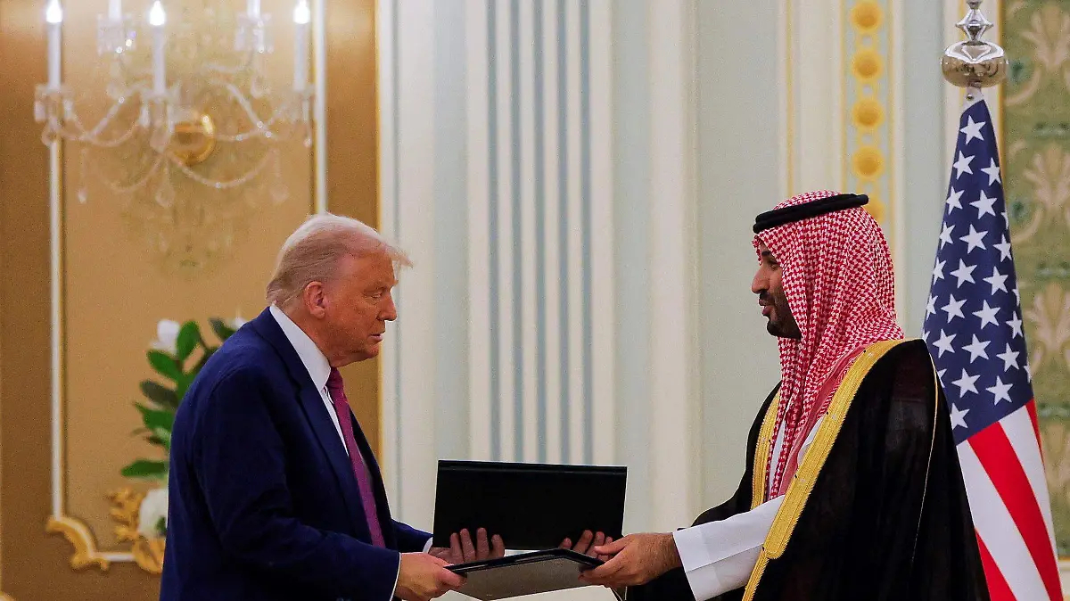 2025-05-13T133157Z_1732627677_RC21HEAN7AOI_RTRMADP_3_USA-TRUMP-GULF-SAUDI