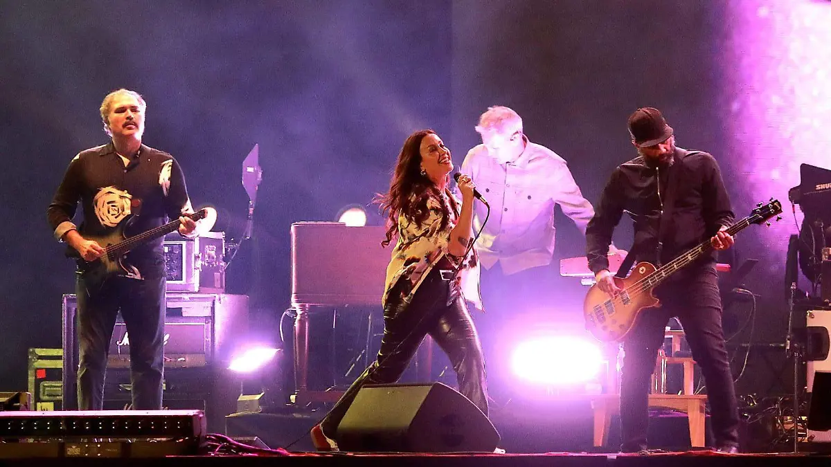 Alanis Morriset - Tecate Emblema