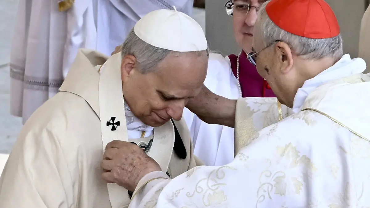 Papa León XIV recibe el Palio