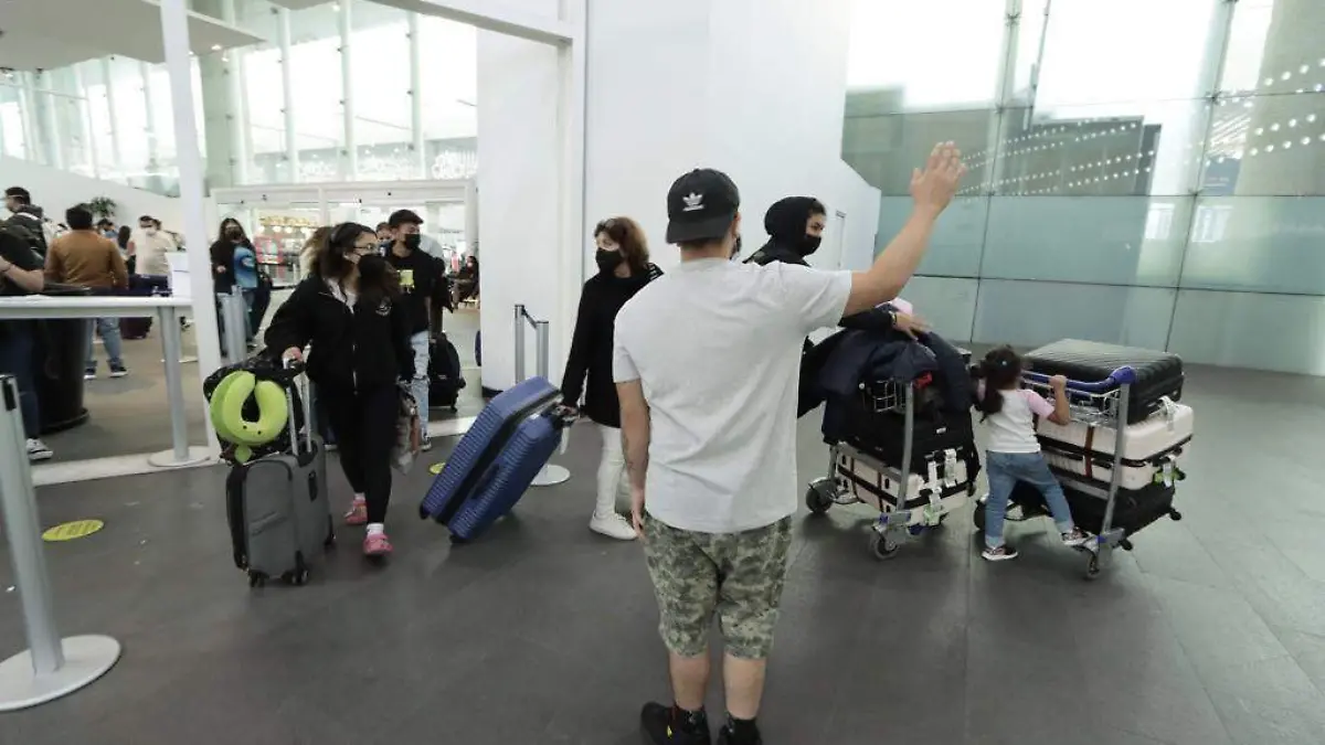 Cancelación de vuelos en AICM 