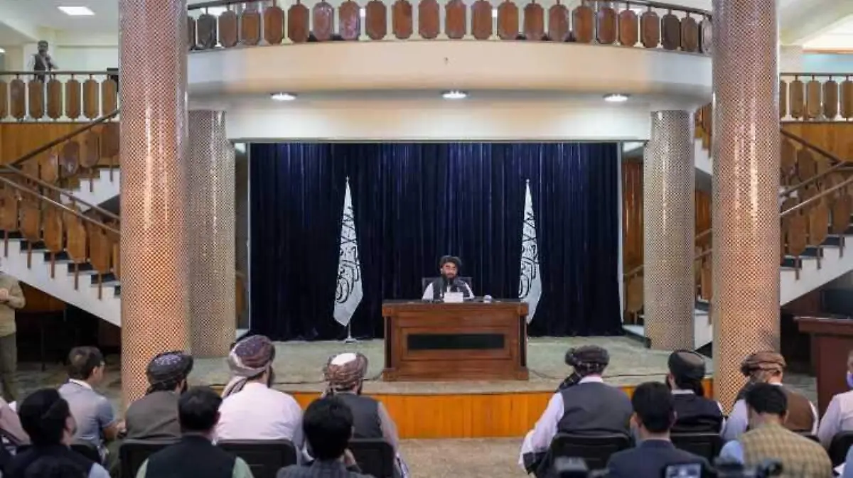 vocero del Taliban en conferencia