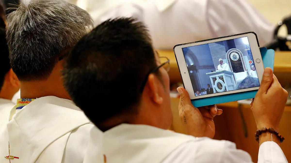 REUTERS sacerdotes cel