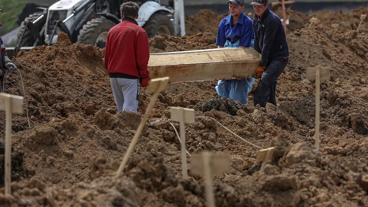 Encuentran 200 cuerpos en descomposición bajo escombros en Mariúpol