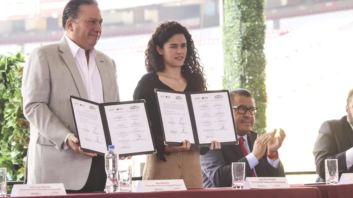 Alex Olhovich-Luisa Maria Alcalde-Televisa-Jovenes Construyendo (21)