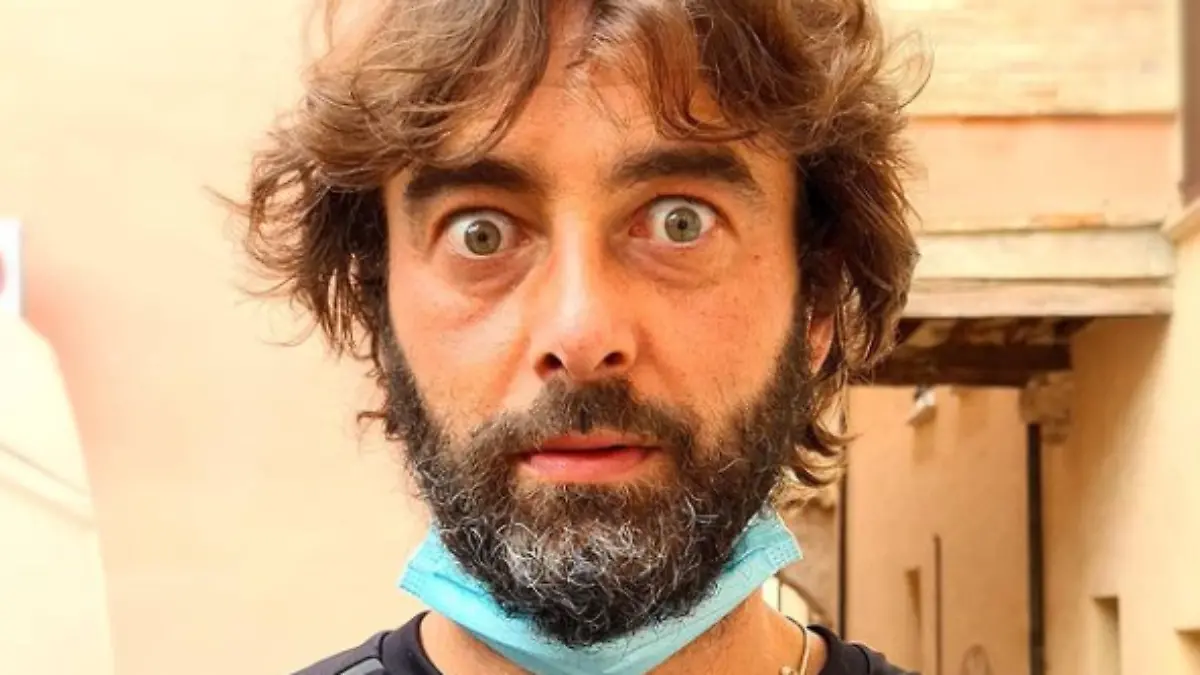 riccecco sacerdote deja sotana INSTAGRAM