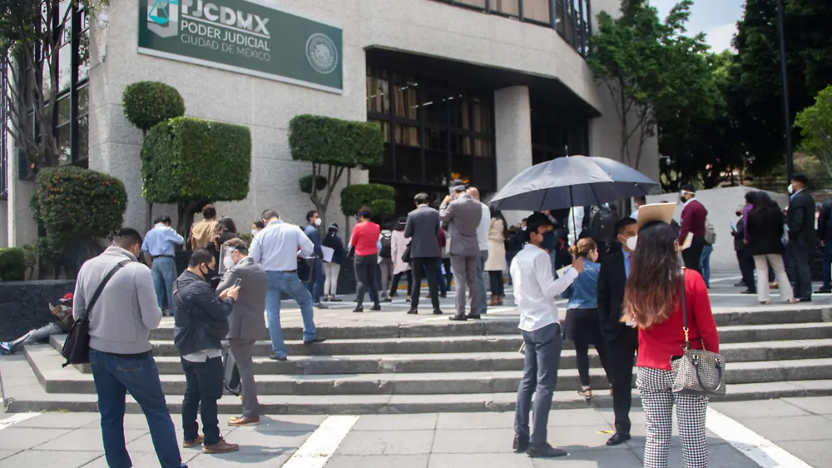 ABOGADOS NO CERTIFICADOS-cuartoscuro (3)