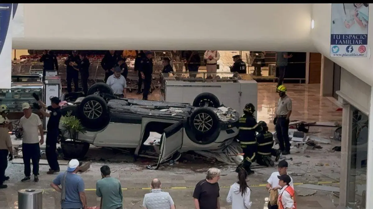 auto centro comercial LUIS BARRERA