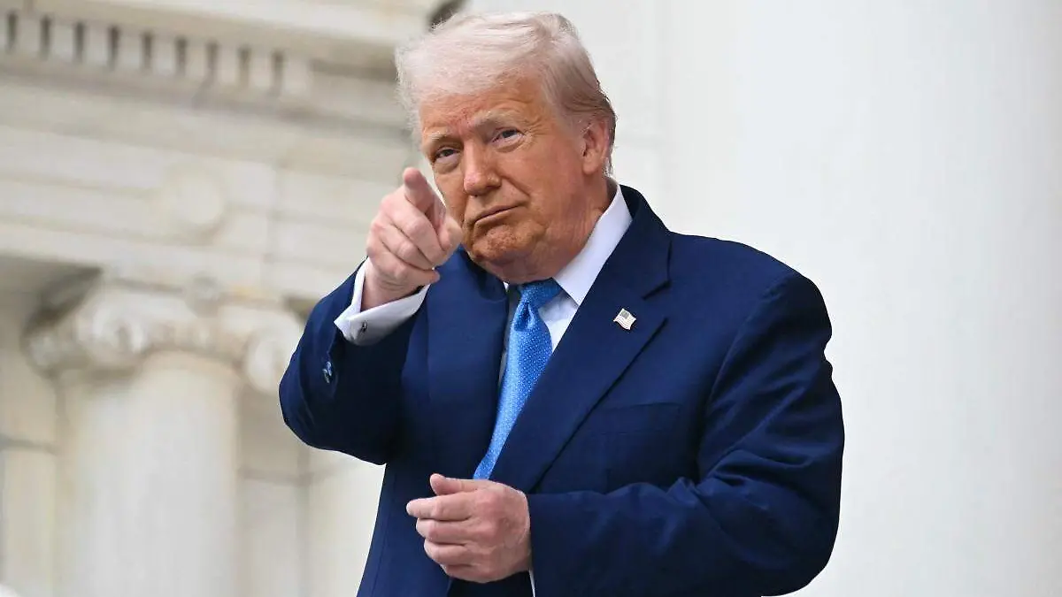 AFP__20250526__487V4Y6__v2__Preview__UsPresidentDonaldTrumpLaysAWreathAtTheTombOfThe