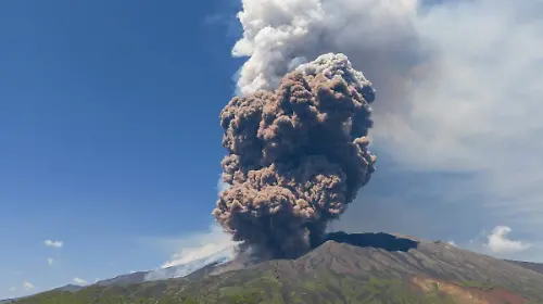 AFP__20250602__48WB77X__v3__Preview__ItalyVolcanoEruptionEtna
