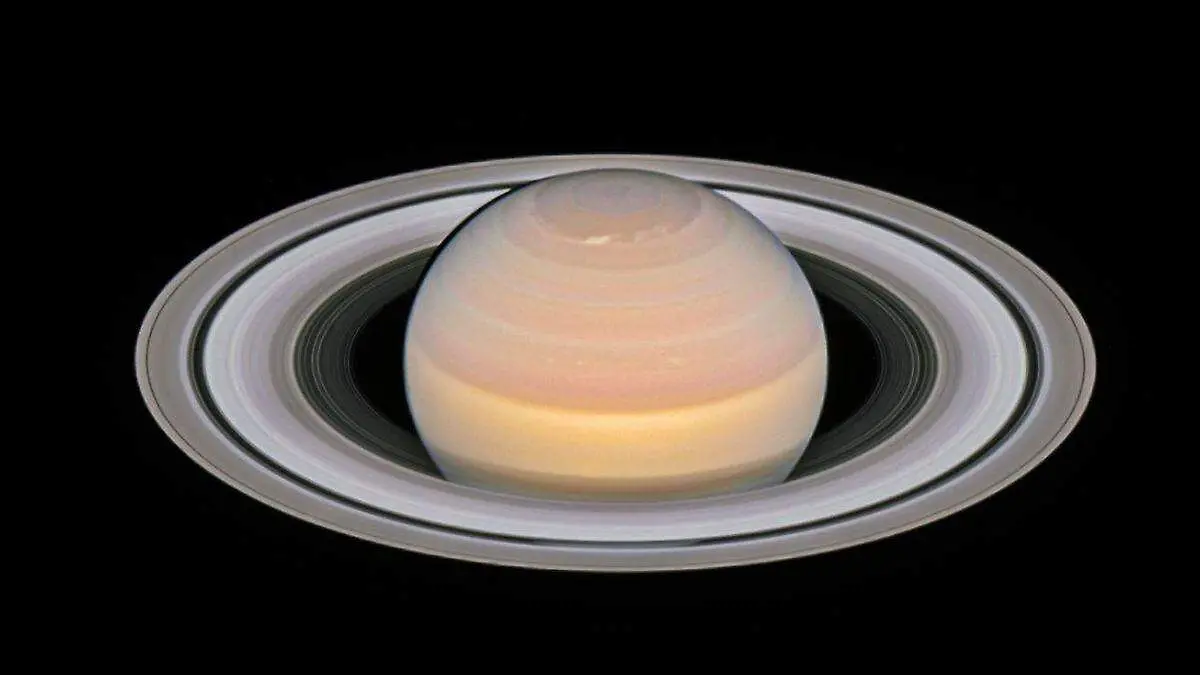 Saturno y la División de Cassini en los anillos