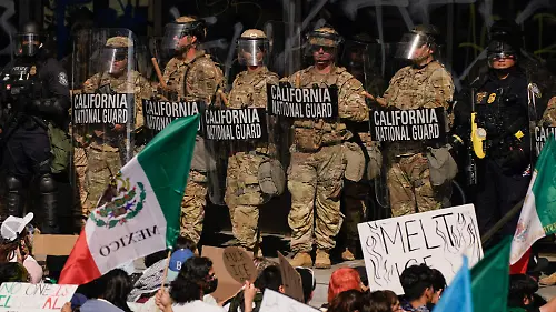 2025-06-10T001319Z_2088237681_RC2CZEAH09SM_RTRMADP_3_USA-MIGRATION-PROTEST-LOS-ANGELES