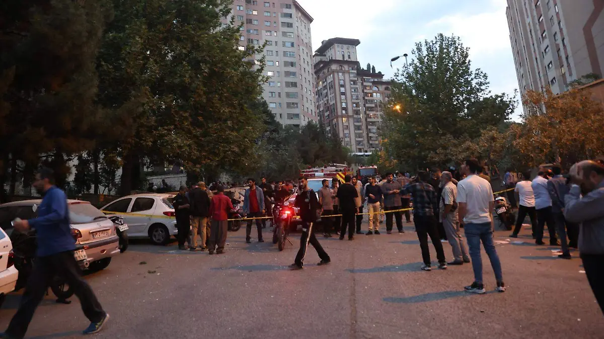 Personas en Teherán tras el ataque de Israel contra Irán