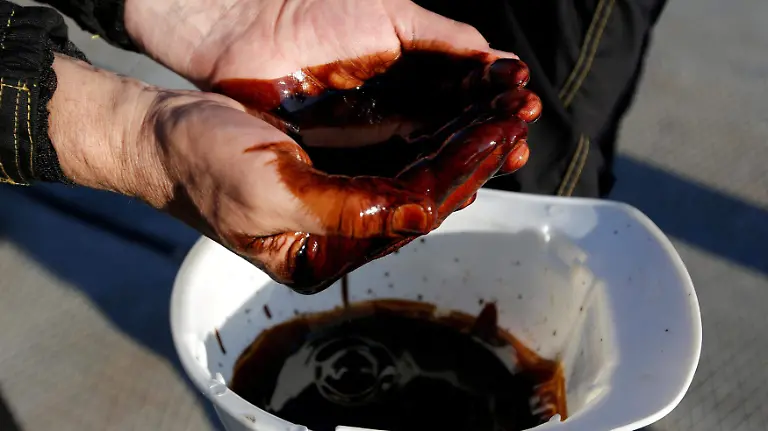 2025-06-12T133241Z_701155103_RC201FAQW3AX_RTRMADP_3_G7-SUMMIT-RUSSIA-PRICECAP