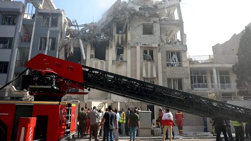 Edificio bombardeado por Israel en Teherán