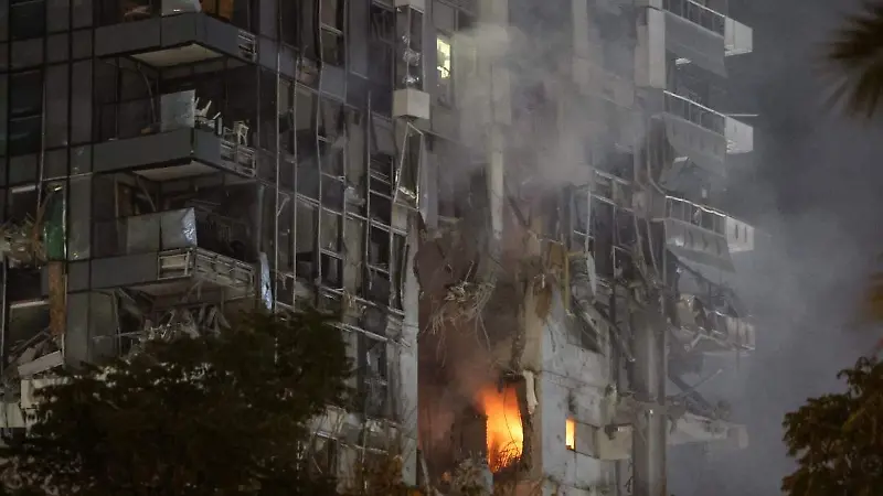 Edificio dañado por bombardeo de Irán contra Tel Aviv